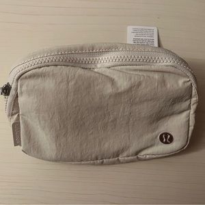 NWT Lululemon Everywhere Belt Bag White Opal Regular Size